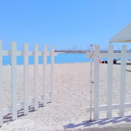 2 Pieces Idealement Placee Dans Le Centre Menton Bagian luar foto