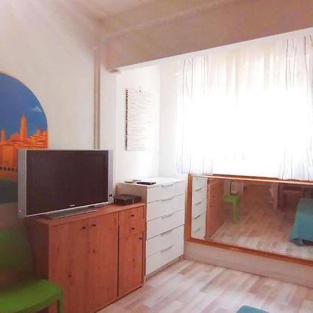 2 Pieces Idealement Placee Dans Le Centre Menton Bagian luar foto