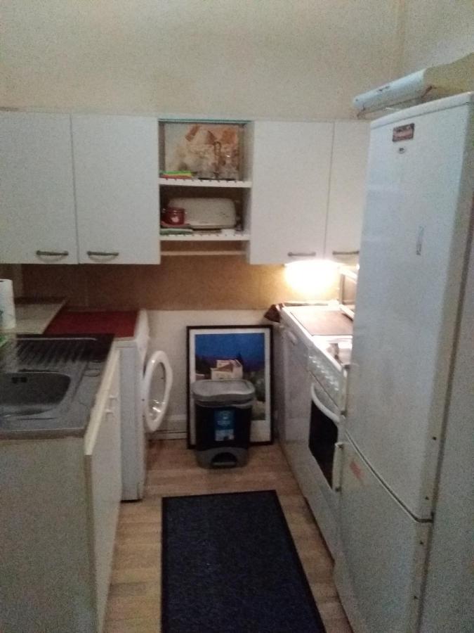 2 Pieces Idealement Placee Dans Le Centre Menton Bagian luar foto