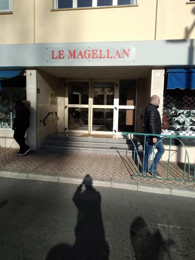 2 Pieces Idealement Placee Dans Le Centre Menton Bagian luar foto