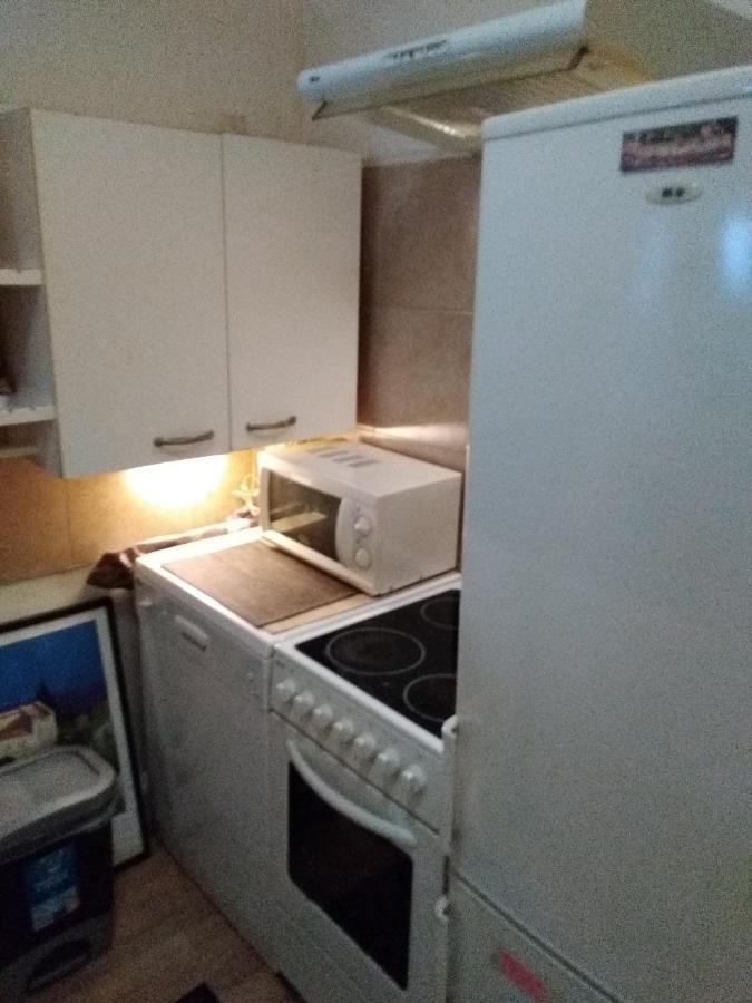 2 Pieces Idealement Placee Dans Le Centre Menton Bagian luar foto
