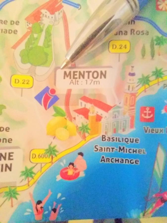 2 Pieces Idealement Placee Dans Le Centre Menton Bagian luar foto