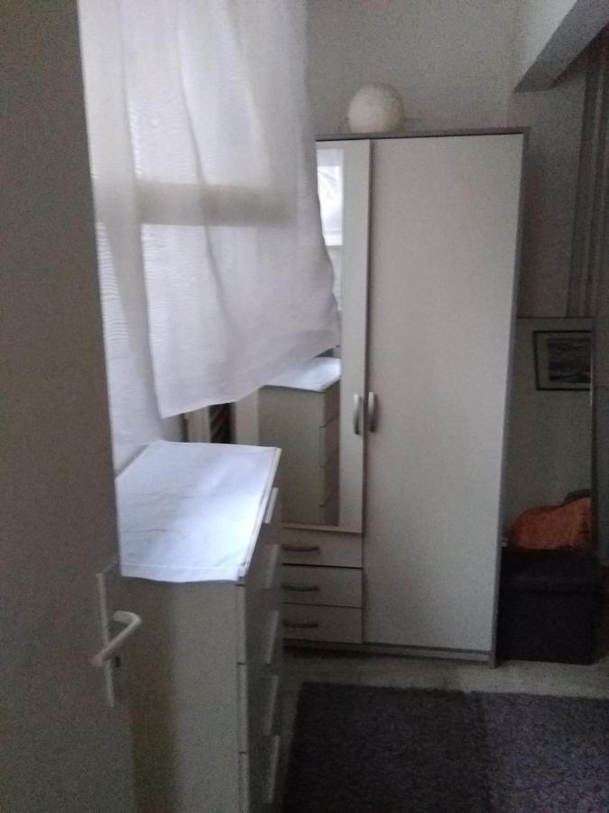 2 Pieces Idealement Placee Dans Le Centre Menton Bagian luar foto