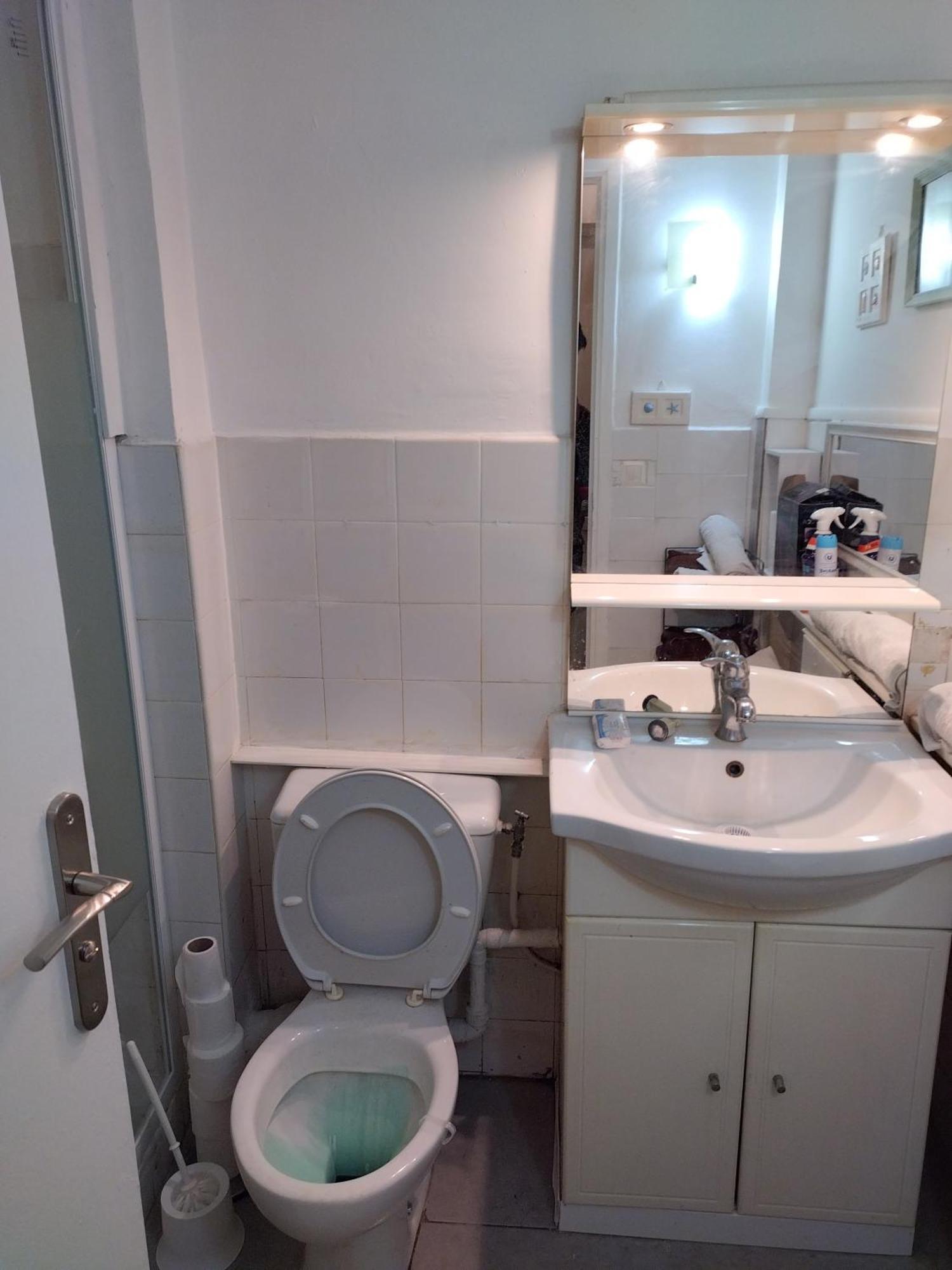 2 Pieces Idealement Placee Dans Le Centre Menton Bagian luar foto