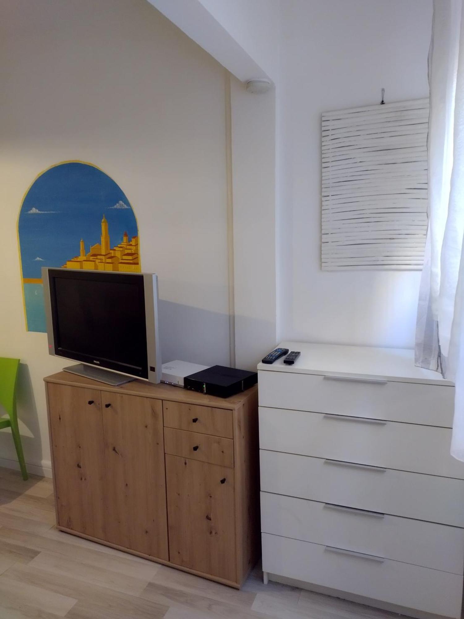 2 Pieces Idealement Placee Dans Le Centre Menton Bagian luar foto