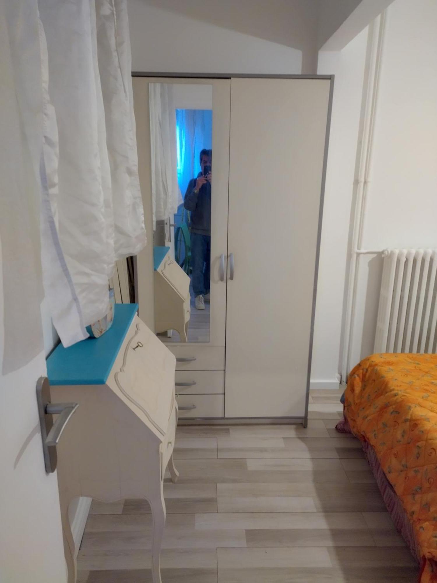 2 Pieces Idealement Placee Dans Le Centre Menton Bagian luar foto