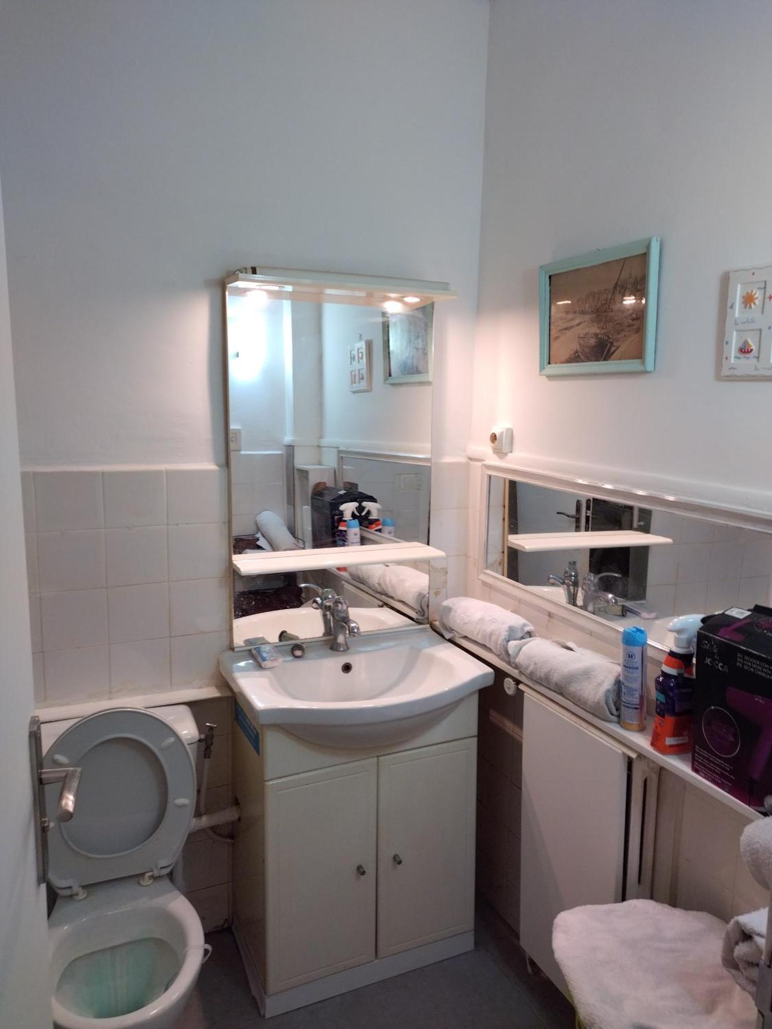 2 Pieces Idealement Placee Dans Le Centre Menton Bagian luar foto